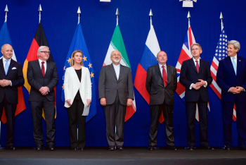 Officials of the EU, P5+1, and Iran pose for a picture